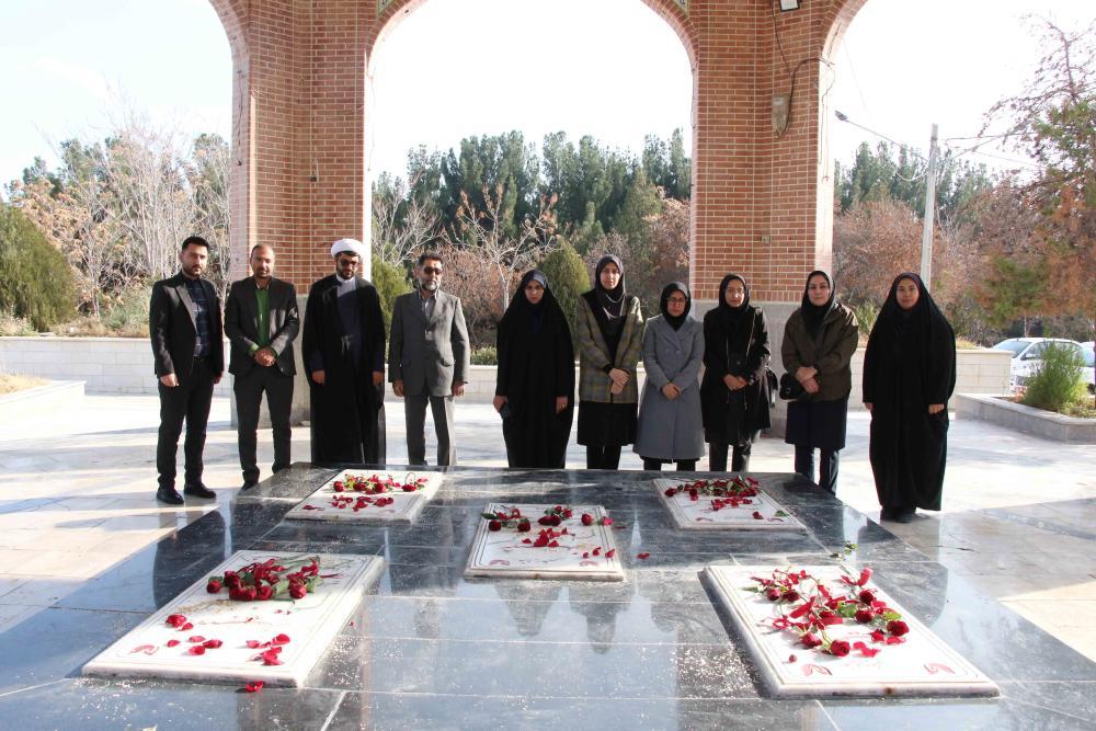 غبارروبی مزار شهدای گمنام به مناسبت روز دانشجو